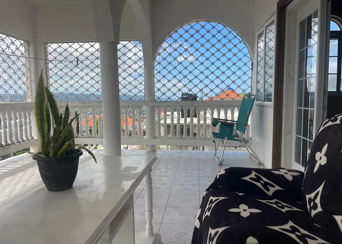 Guest house Skyline Penthouse Golden View Montego Bay